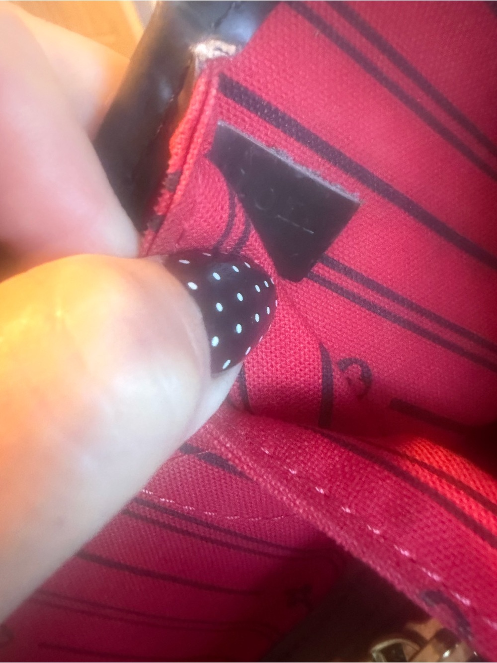 Louis Vuitton Damier
Ebene Canvas Tote with Dark Brown Trim and Red Interior/GM - Picture 15 of 15